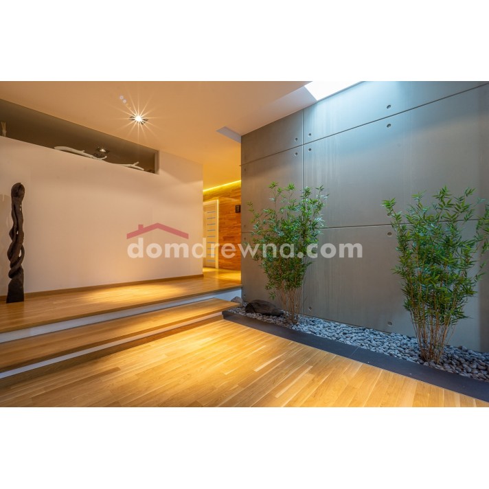 Parkiet z bielą, ściana z parkietu