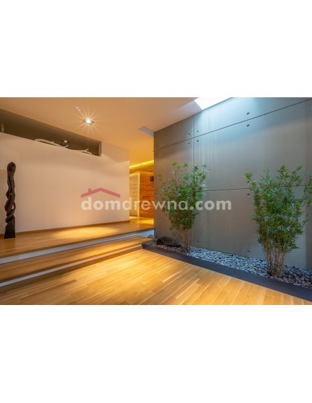 Parkiet z bielą, ściana z parkietu