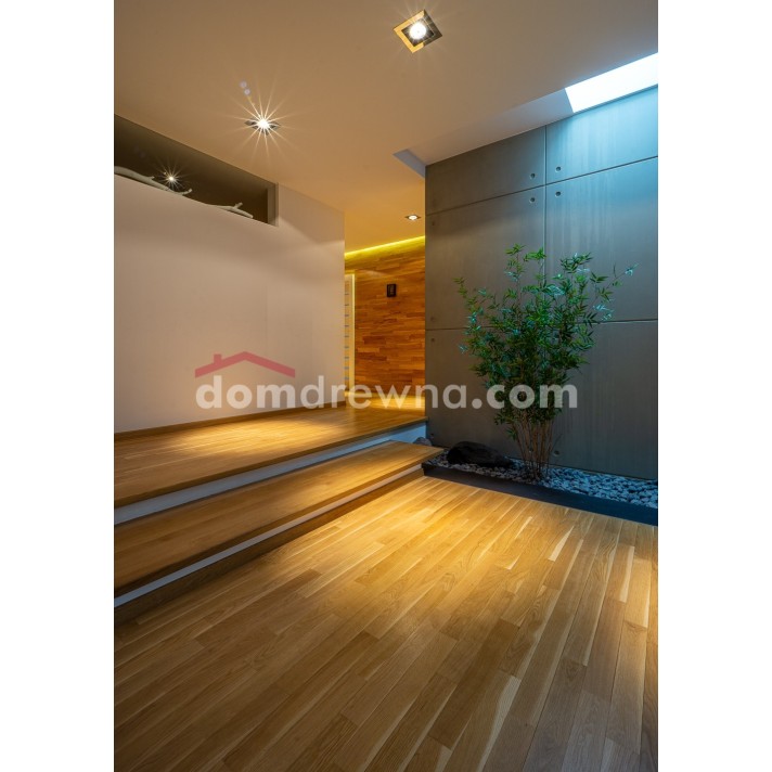 Parkiet z bielą, ściana z parkietu