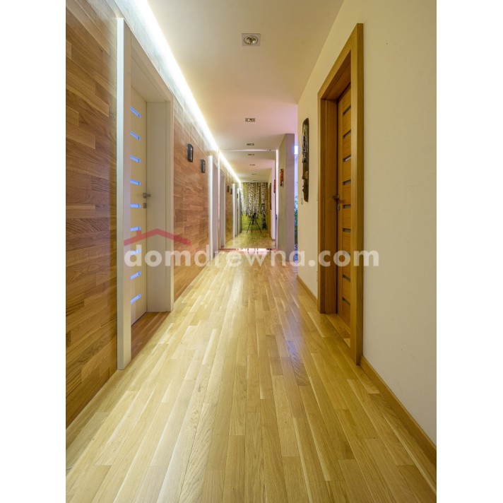 Parkiet z bielą, ściana z parkietu