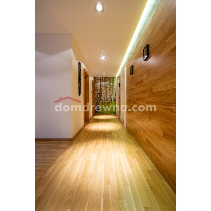 Parkiet z bielą, ściana z parkietu