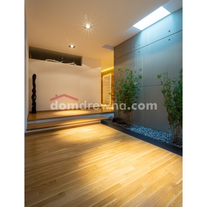 Parkiet z bielą, ściana z parkietu