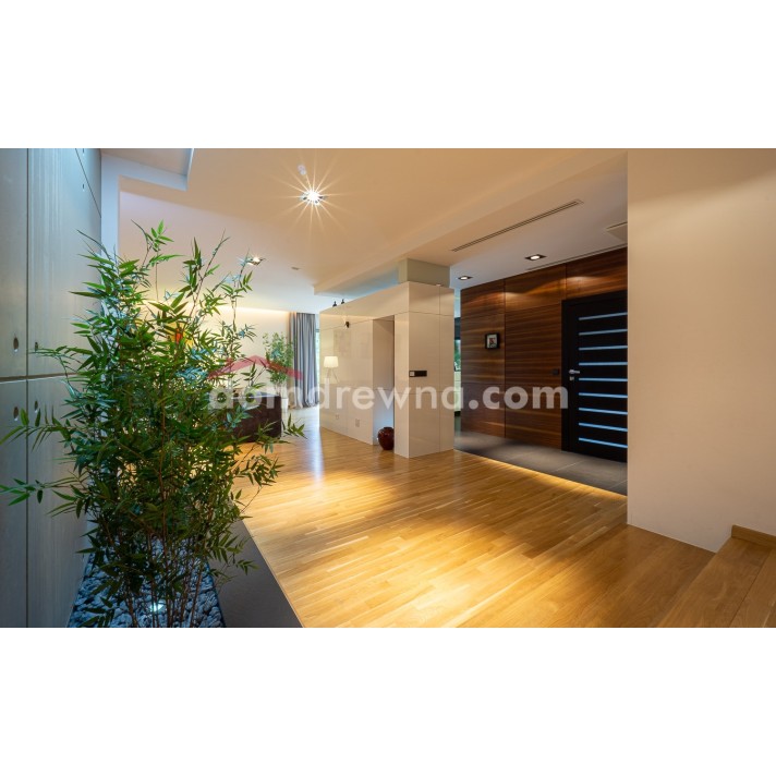 Parkiet z bielą, ściana z parkietu