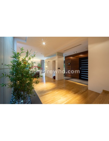 Parkiet z bielą, ściana z parkietu