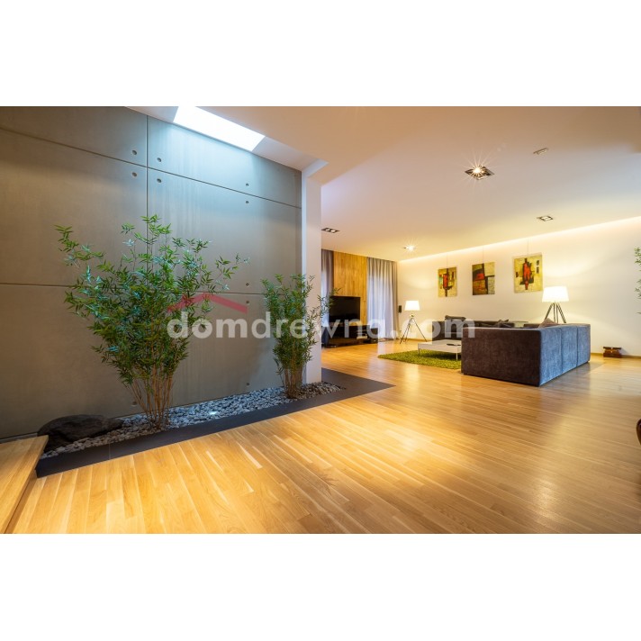 Parkiet z bielą, ściana z parkietu