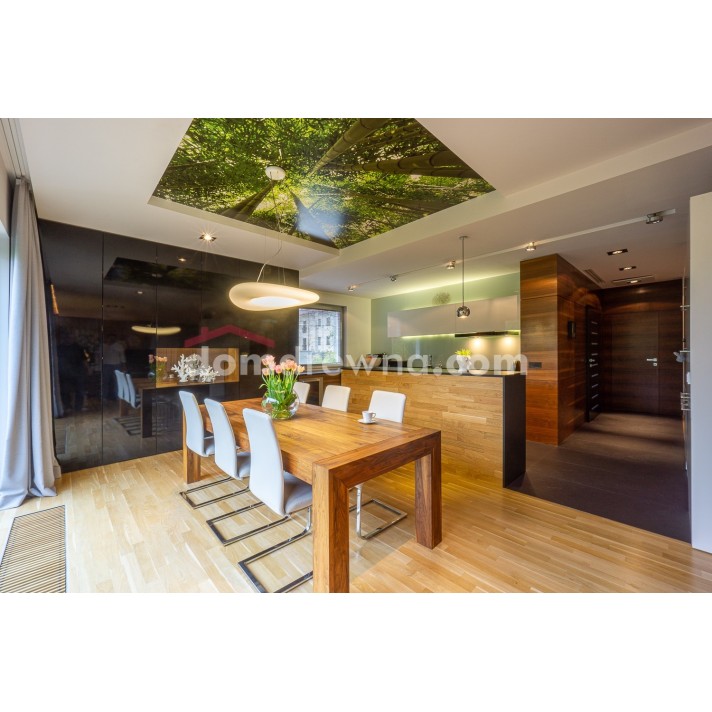 Parkiet z bielą, ściana z parkietu