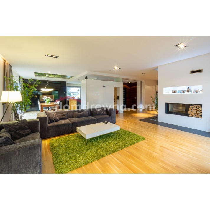 Parkiet z bielą, ściana z parkietu