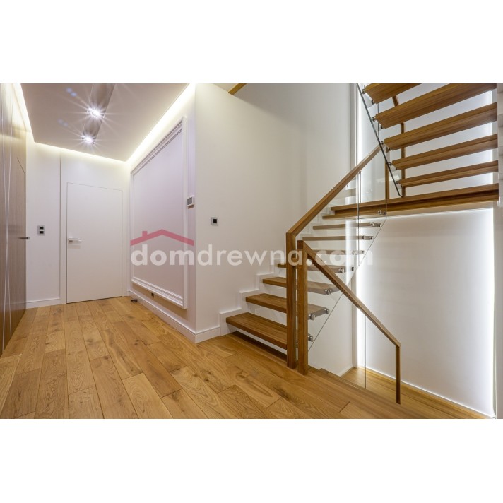 Schody samonośne nowoczesne