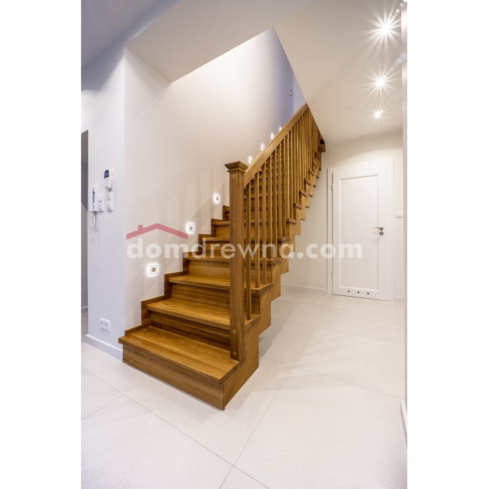 Schody samonośne z podstopniami