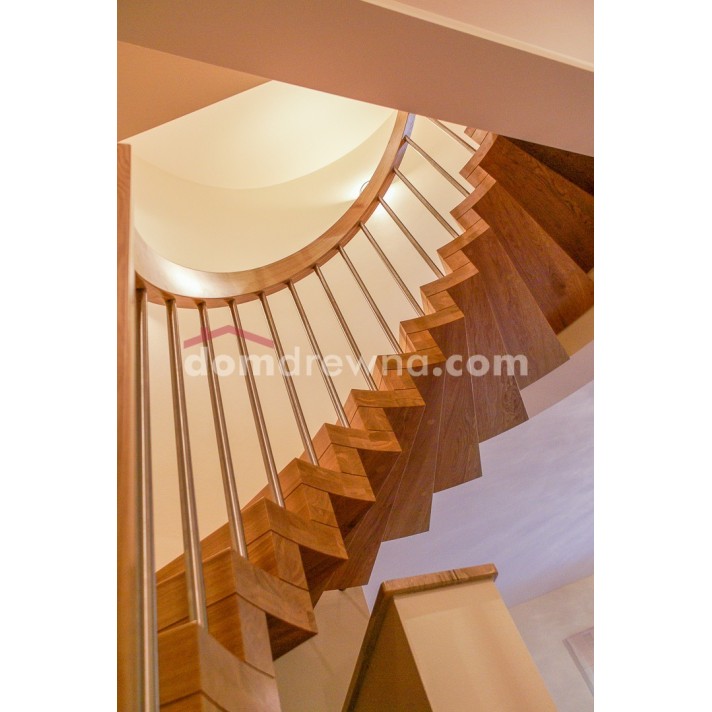 Schody samonośne dywanowe 1