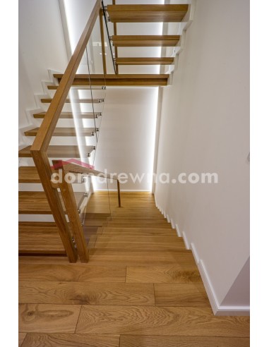 Schody dywanowe na beton + samonośne