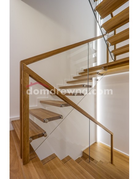 Schody dywanowe na beton + samonośne